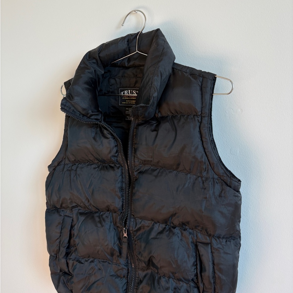 Puffer Vest 🖤 - Picture 2 of 4